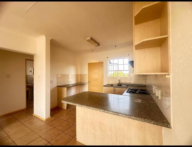 2 BEDROOM APARTMENT FOR SALE IN HEUWELSIG ESTATE